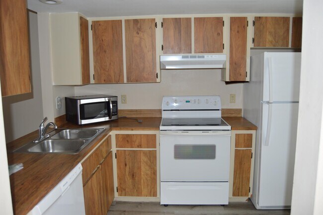Building Photo - 1507 Cape Coral Pkwy W