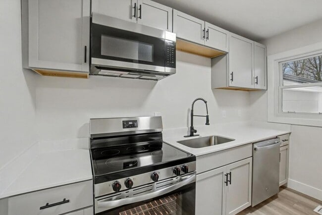 Building Photo - 4472 Curundu Ave