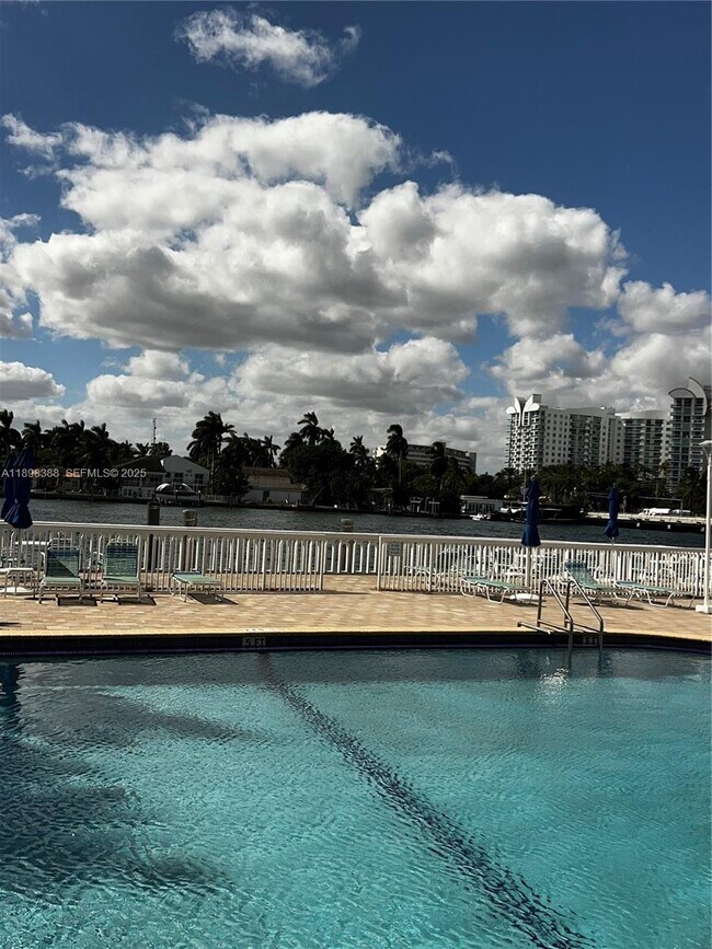 Foto del edificio - 1455 N Treasure Dr