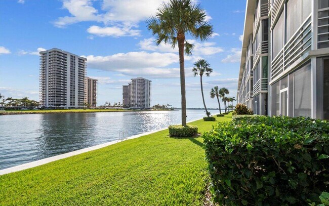 Foto del edificio - 20 Yacht Club Dr