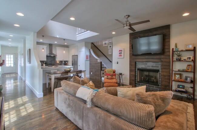 Building Photo - "Charming 3-Bed Home with fenced yard, and...
