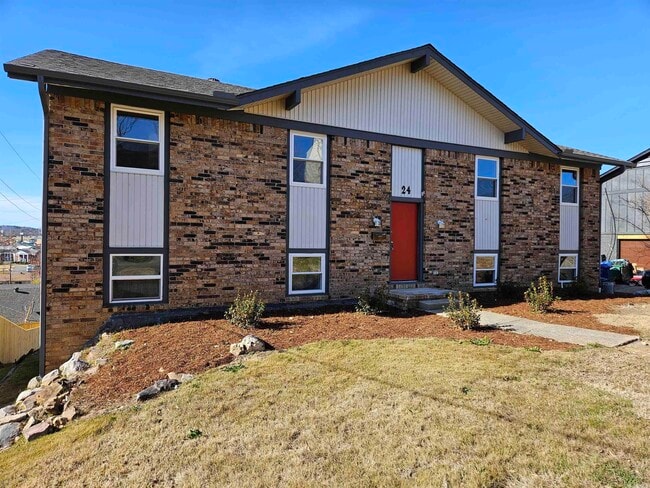 Building Photo - 24 Coachlight Dr