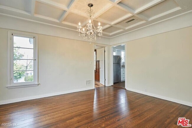 Building Photo - 2 br, 1.5 bath Condo - 1100 S Swall Dr