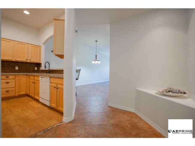 Building Photo - In The heart of Phoenix's exclusive Biltmo...