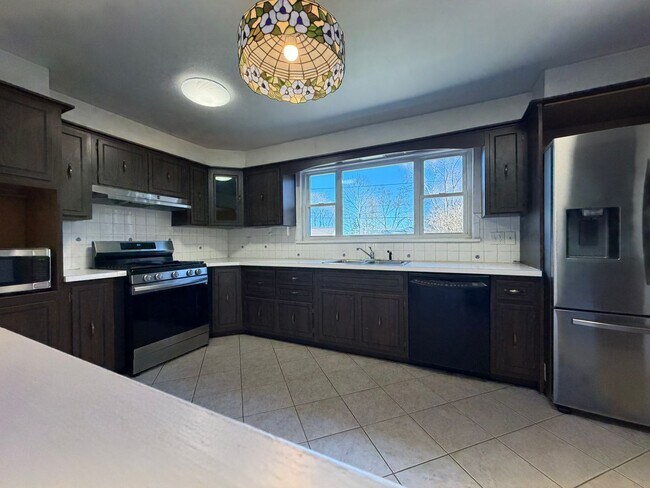 Building Photo - Lovely Single Family Home For Rent - Do not Miss This Opportunity