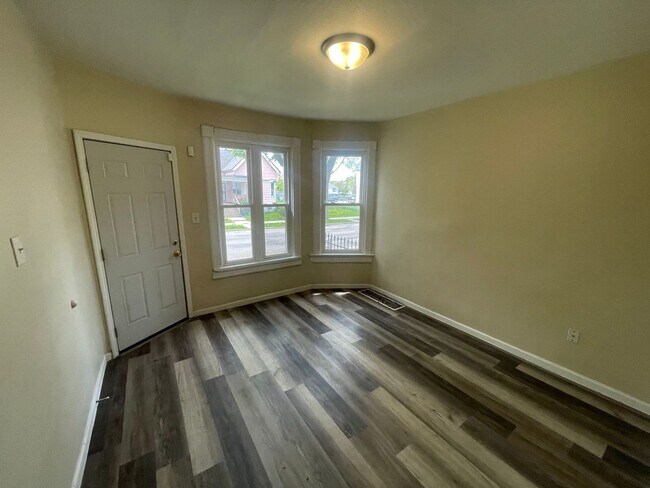 Building Photo - 2530 N 28th St