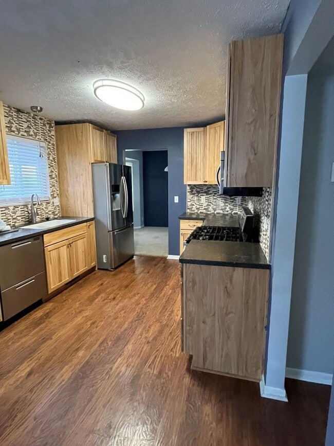 Building Photo - Home For Rent Bellevue.