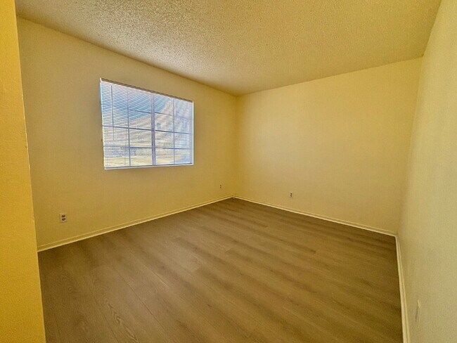 Foto del edificio - Updated Downstairs 2 Bed | 1 Bath Apartment – Move-In Ready