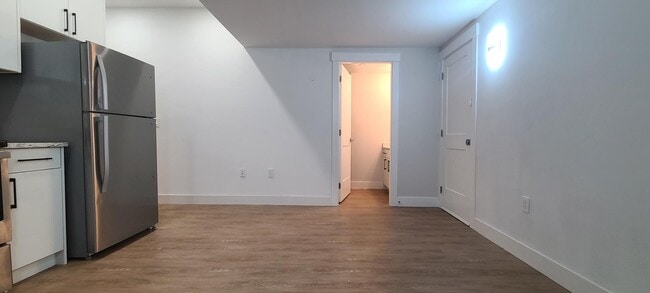 Building Photo - 16760 18B Av