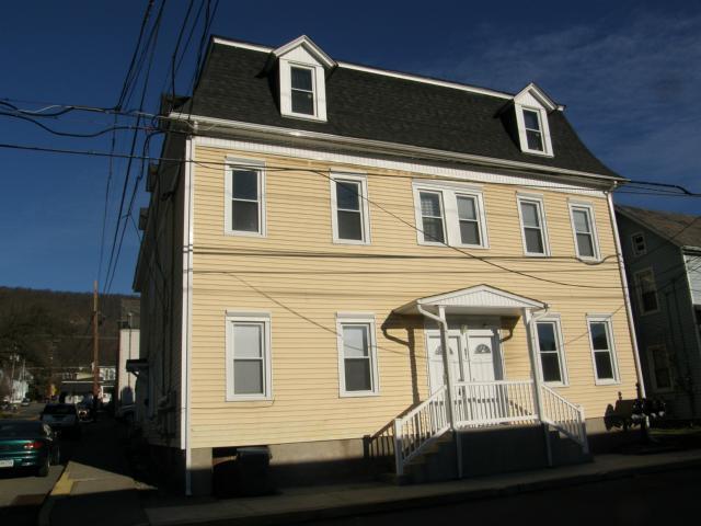 Building Photo - 631 Pen Argyl St