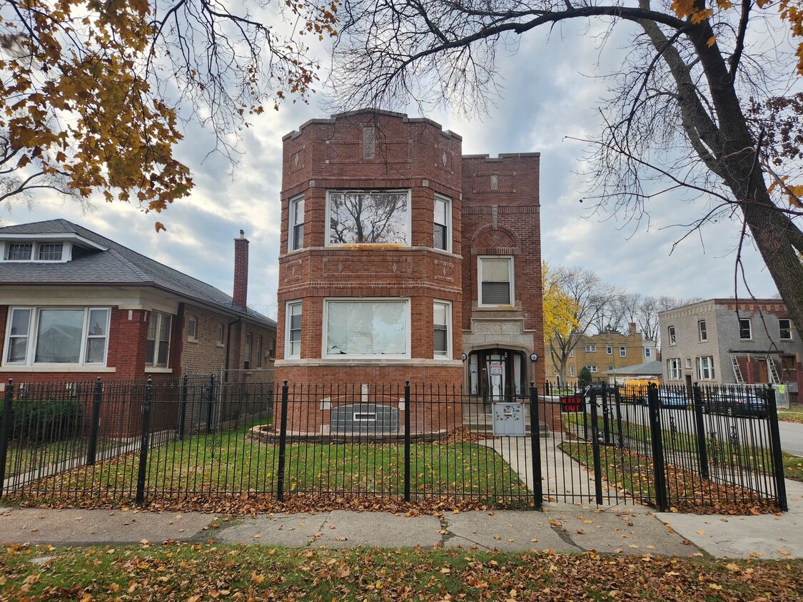 Foto principal - 7300 S Calumet Ave