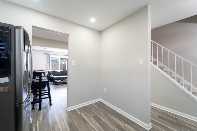 Building Photo - Two Bed One and a Half Bath Town Home in G...