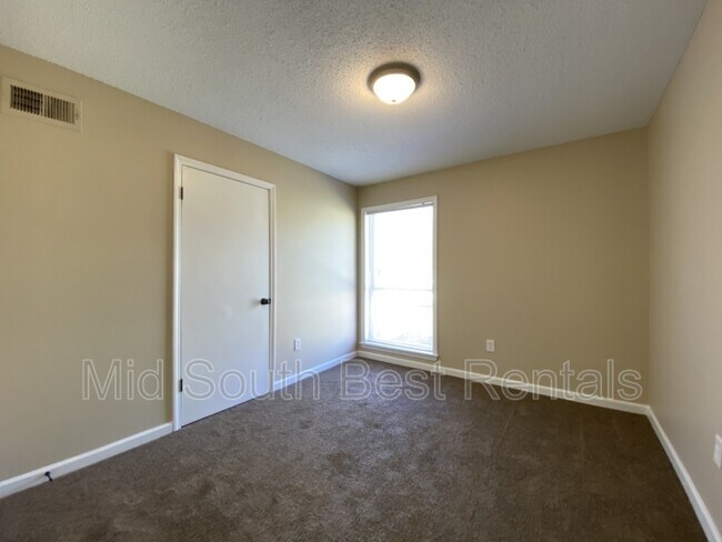 Foto del edificio - 5340 Braden Dr