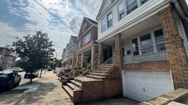 Building Photo - 283 Avenue A