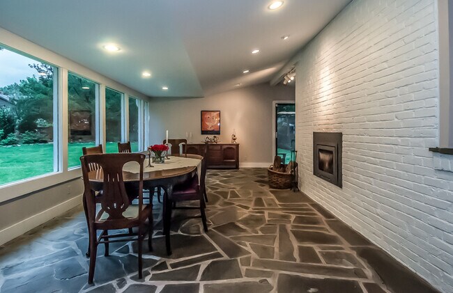 Foto del edificio - 1326 Ranleigh Rd