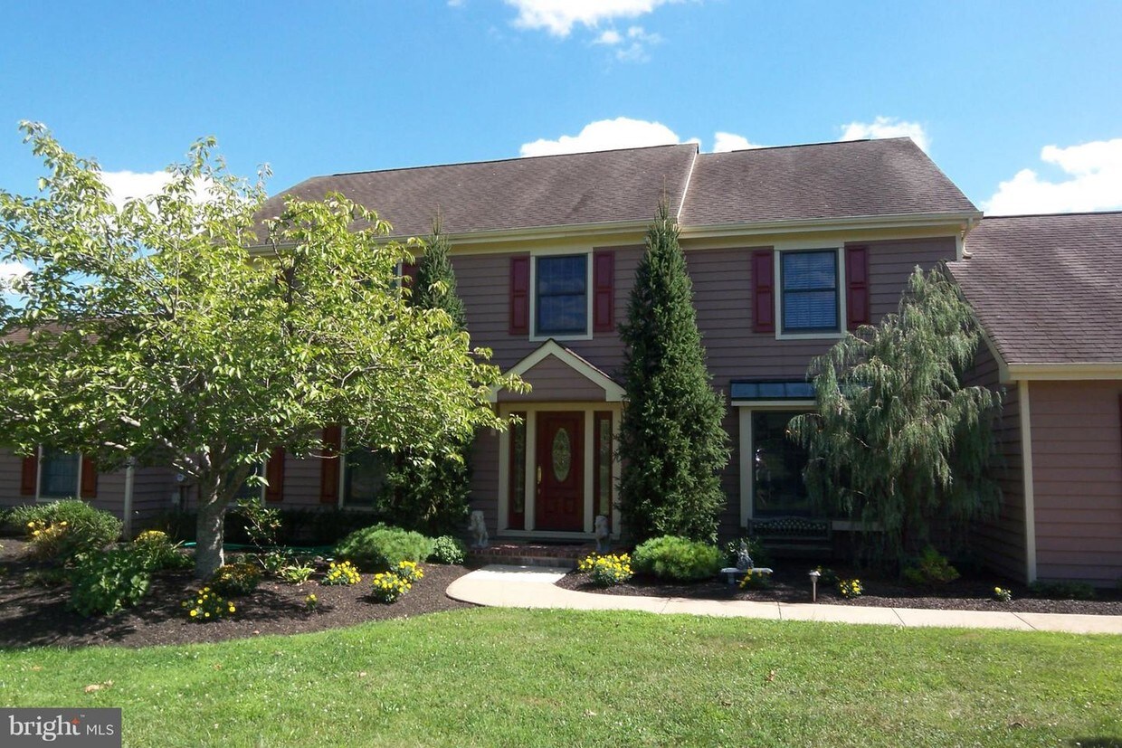 Primary Photo - 4 Devonshire Dr
