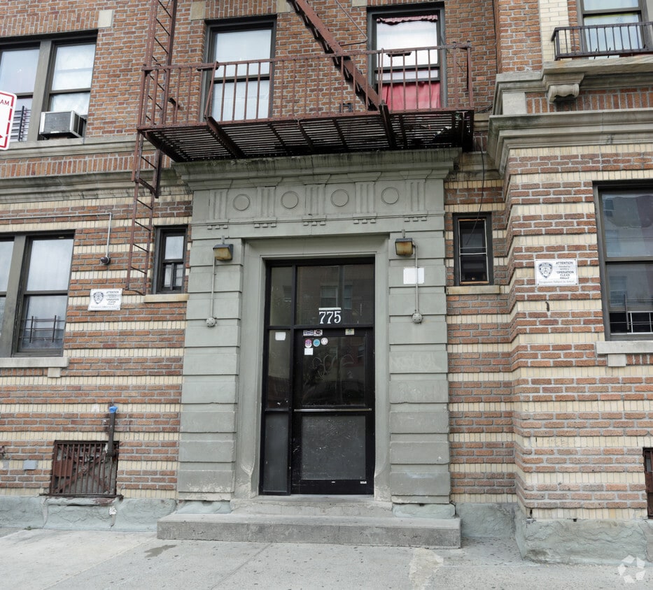 Building Photo - 775 E 185th St