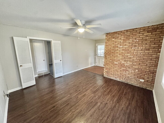 Foto del edificio - 5129 Kittie Lee Ln