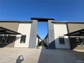 Building Photo - 14 S Links Dr