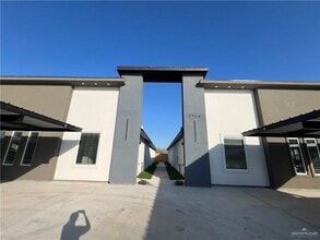 Building Photo - 14 S Links Dr