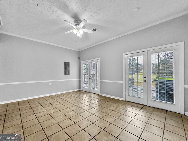 Foto del edificio - 7011 Grinder Dr