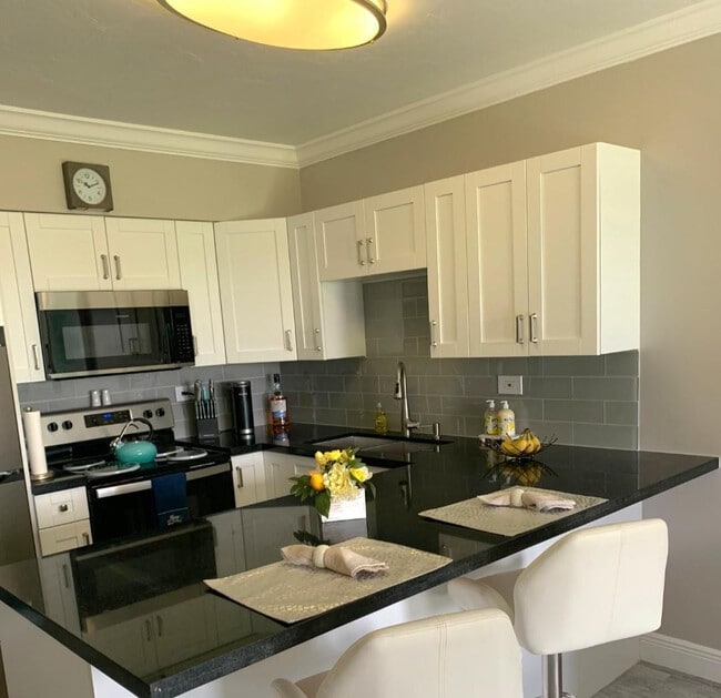 Building Photo - 300 Duck Key Dr
