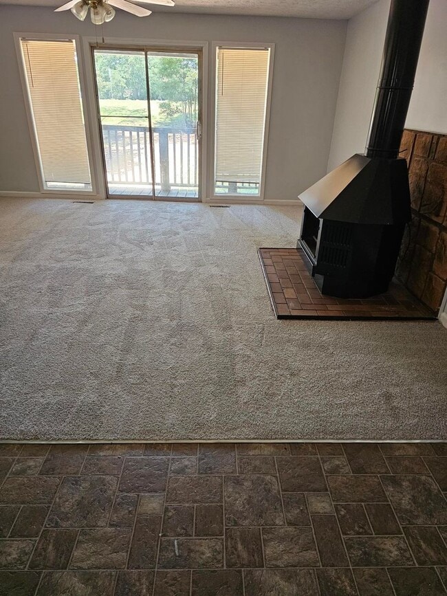 Building Photo - *Home For The Holidays Move In Special* 4 Bedroom Home w/Basement! Convenient Ellenwood Location!