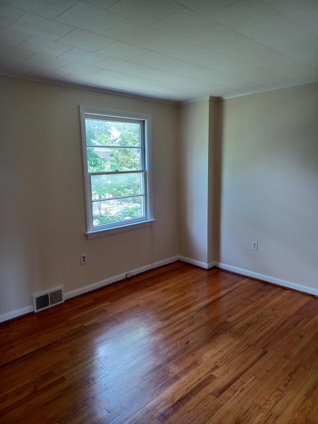 Primary Photo - 222 E Whitlock Ave