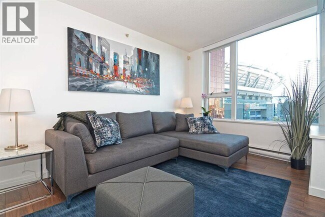 Building Photo - 33-833 Smithe St