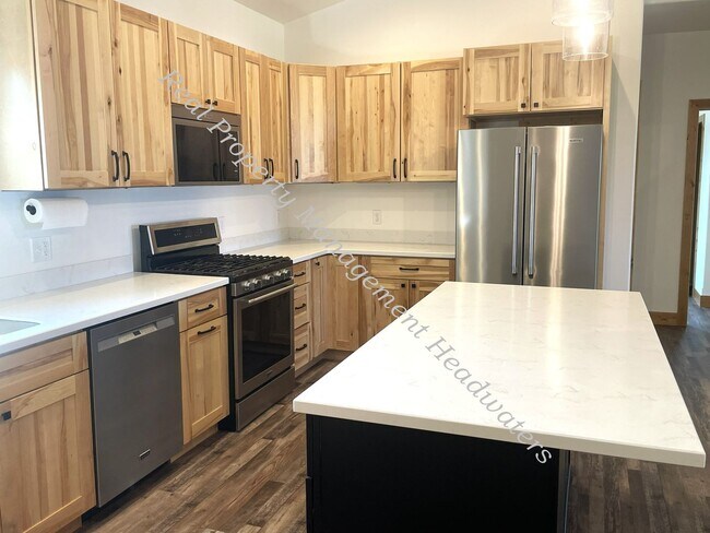 Foto del edificio - 3 Bedroom 2 Bath House For Rent