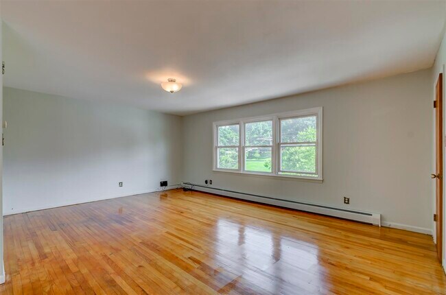 Building Photo - 211 Manhattan Ave