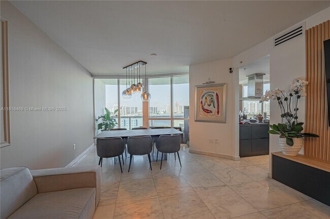 Foto del edificio - 18201 Collins Ave
