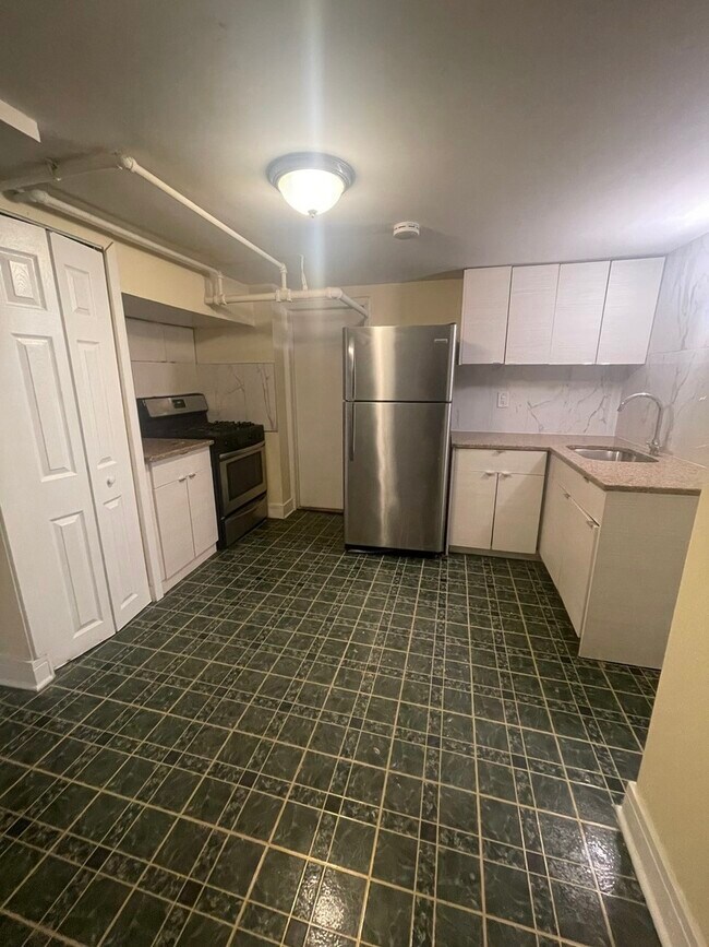 Foto del edificio - 6122 N Hamilton Ave