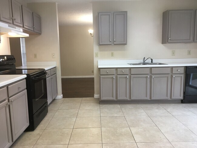 Building Photo - 2810 Redrock Trail