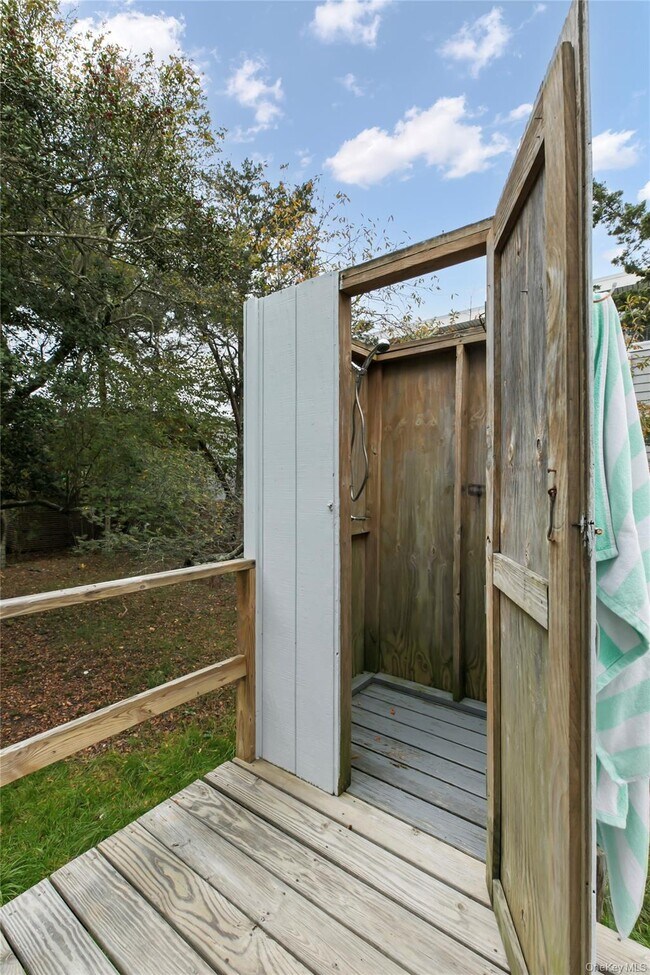 Foto del edificio - 54 Thompson Ave