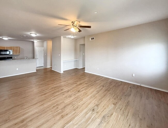 Building Photo - 510 E Hazelwood St