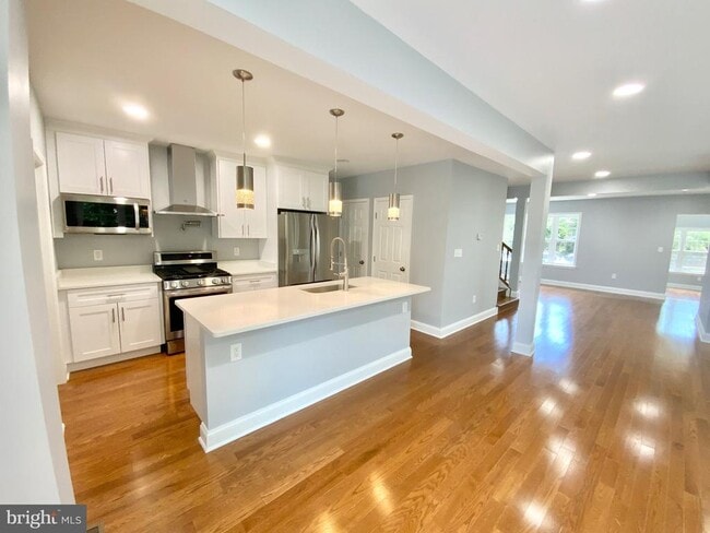 Building Photo - 1318 Ingraham St NW