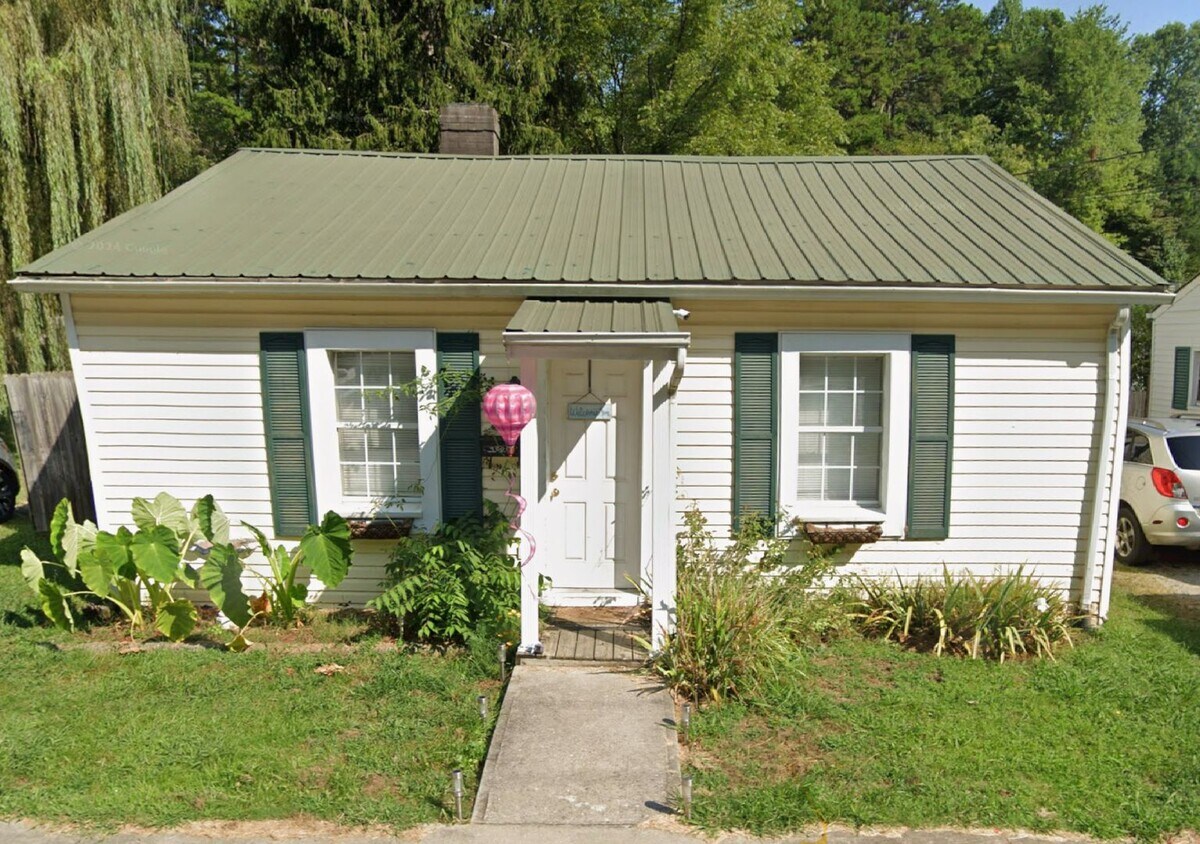 Foto principal - Three Bedroom Home Downtown Corbin, KY