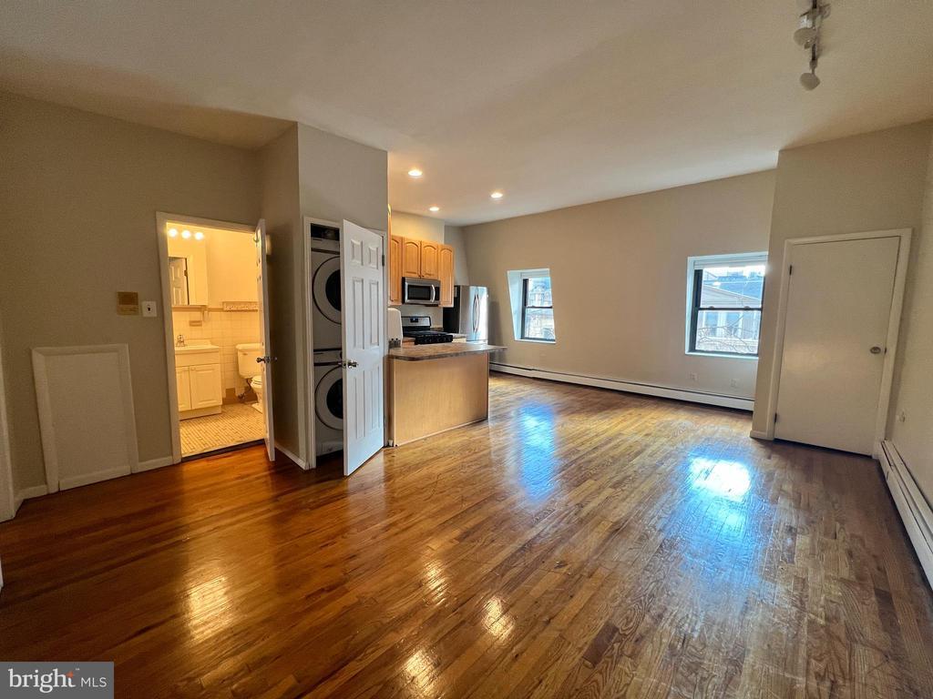 Primary Photo - 1121 Walnut St