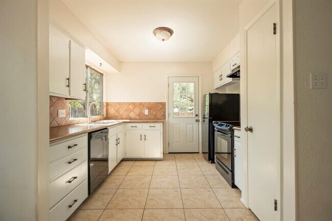 Foto del edificio - 9404 Shady Oaks Dr