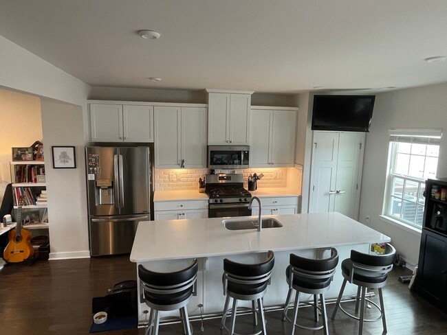 Building Photo - 1213 Bradburn Dr