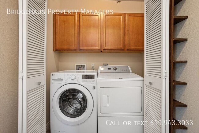Building Photo - Luxurious living in this stunning 3-bedroo...