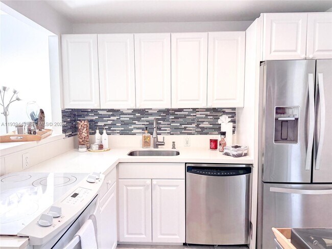 Foto del edificio - 3301 N Country Club Dr