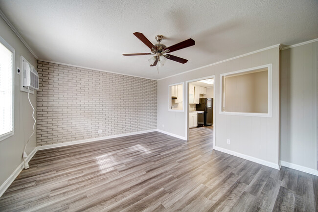 Living Room - Ridgewood Oaks