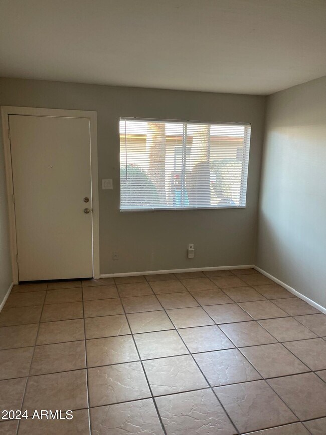 Building Photo - 909 Priest Dr
