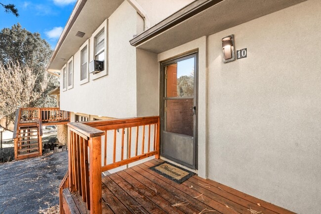 Foto del edificio - 103 Racquet Pl