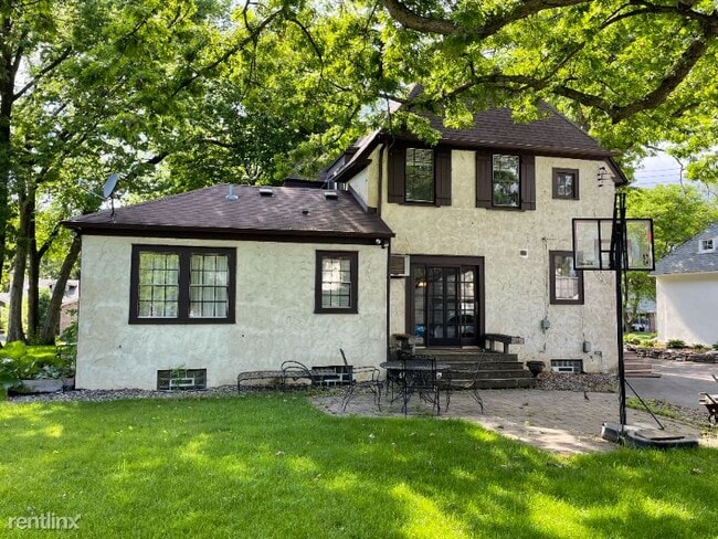 Building Photo - 4 br, 2 bath House - 225 Holly Road