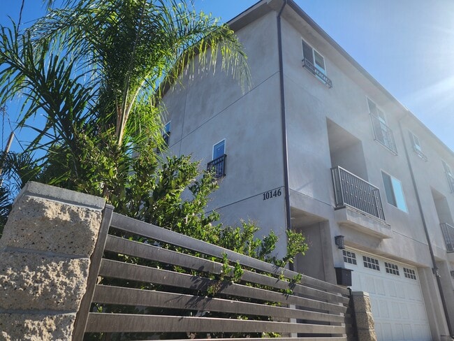 Building Photo - 10146 Fernglen Ave