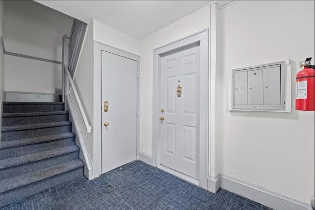 Foto del edificio - 243 Maple Ave