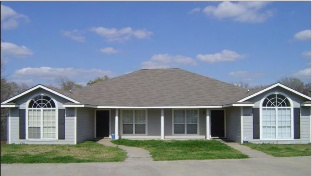 Primary Photo - Grey Wolf Estates